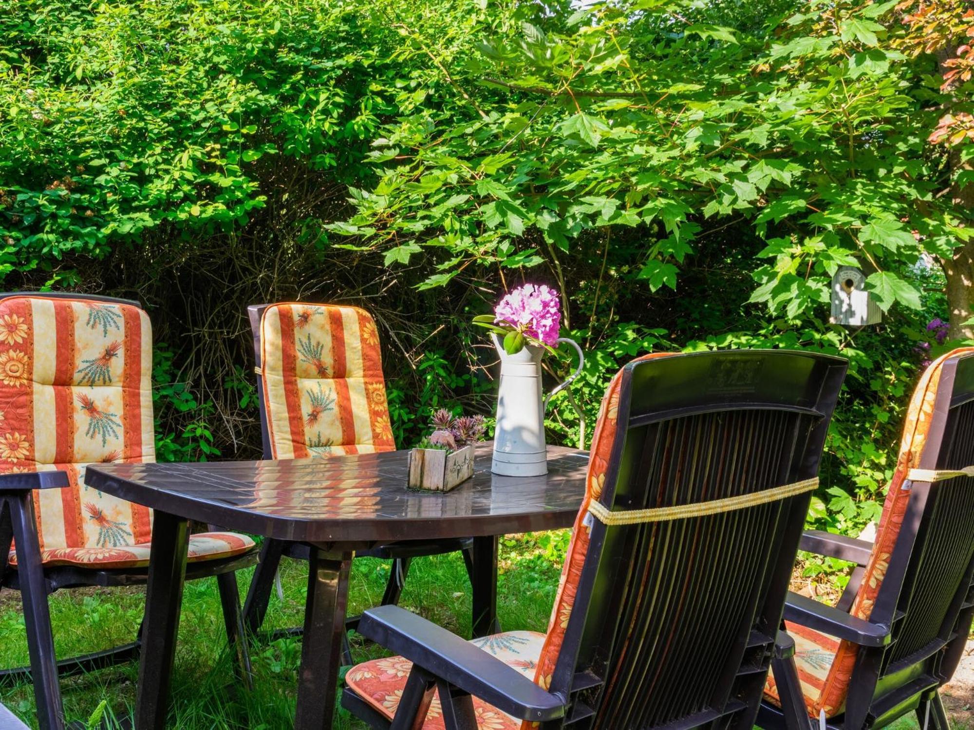 Large With Garden In A District Of Apartment *